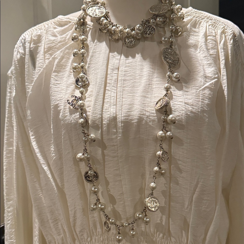 Elegant Silver and Pearl Necklace